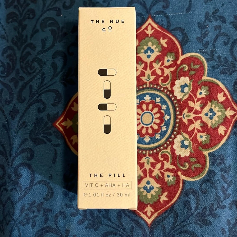 Th Nue Co the Pill Vit C + AHA + HA serum💧